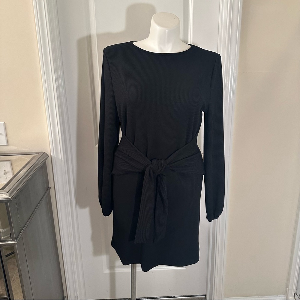 Black ribbed dress. Tie waist dress. Size XL dress. Black dress.